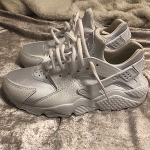 Nike Shoes - Nike Huaraches Nike Shoes - Nike Huaraches